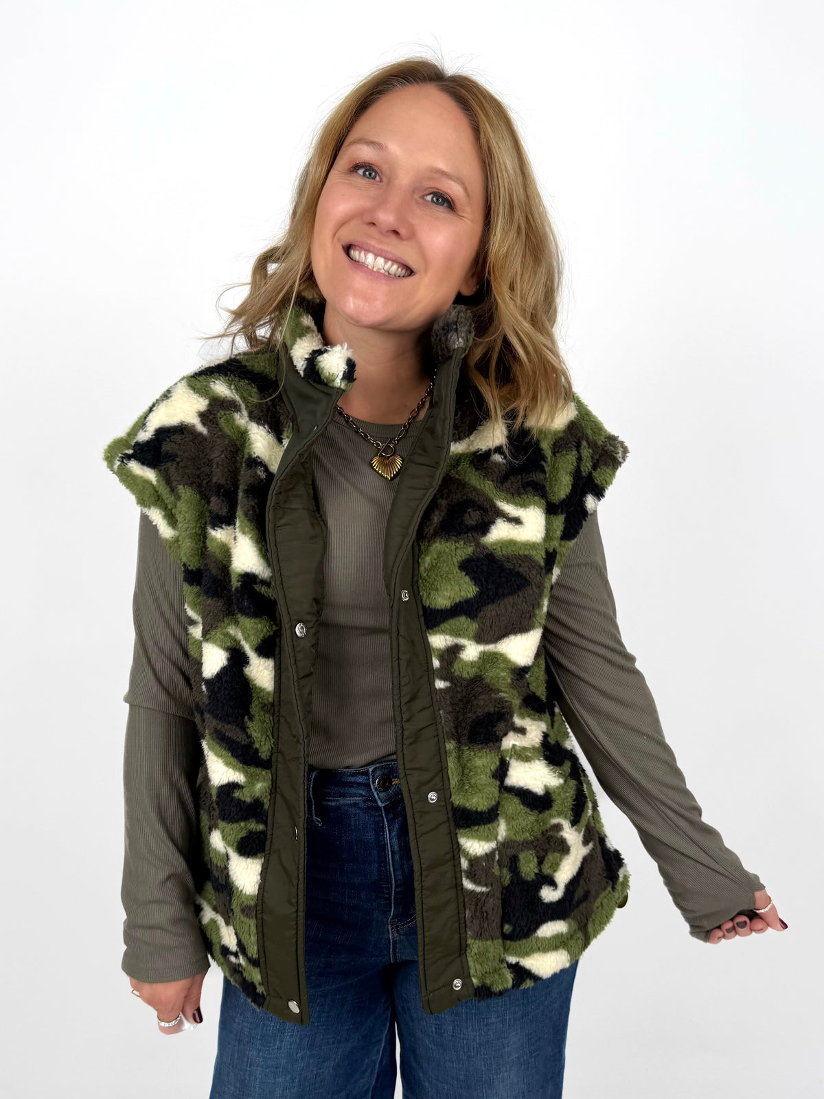 Blakeley Linden Sherpa Vest Jacket - Camo {XS-3X}