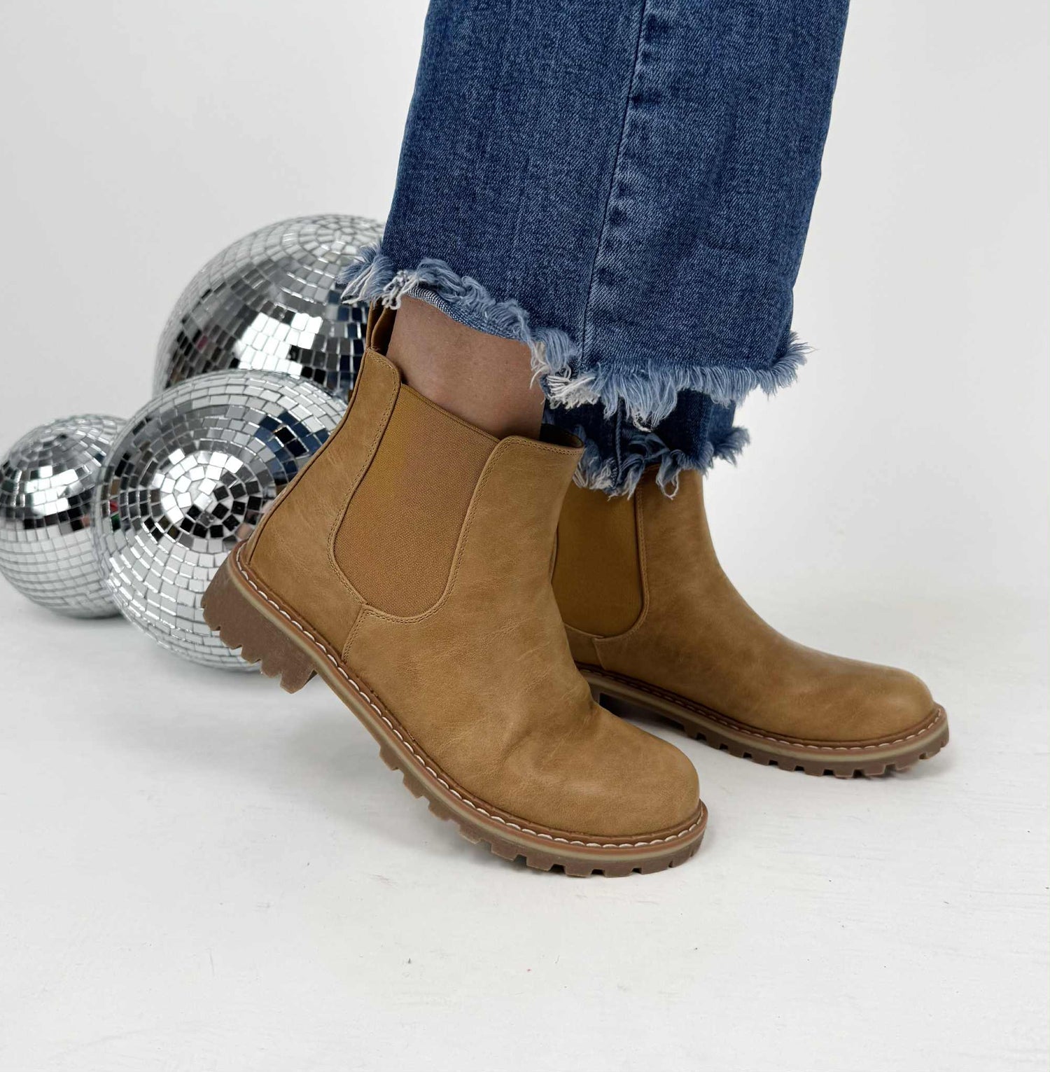 Corkys - CIDER SIPPIN - Caramel {Sizes 6-11}