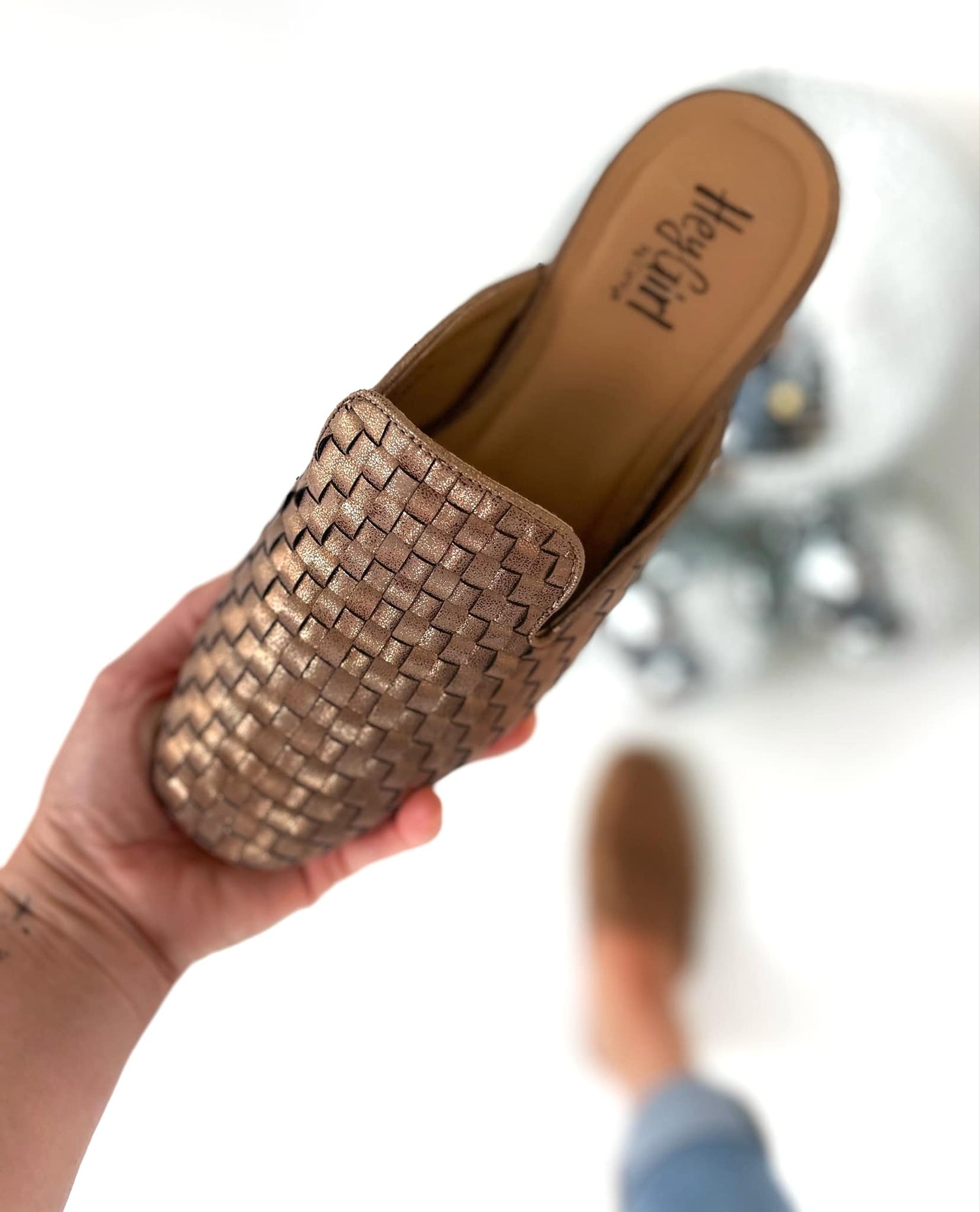 Corkys - WEAVE IT TO BEAVER - Bronze