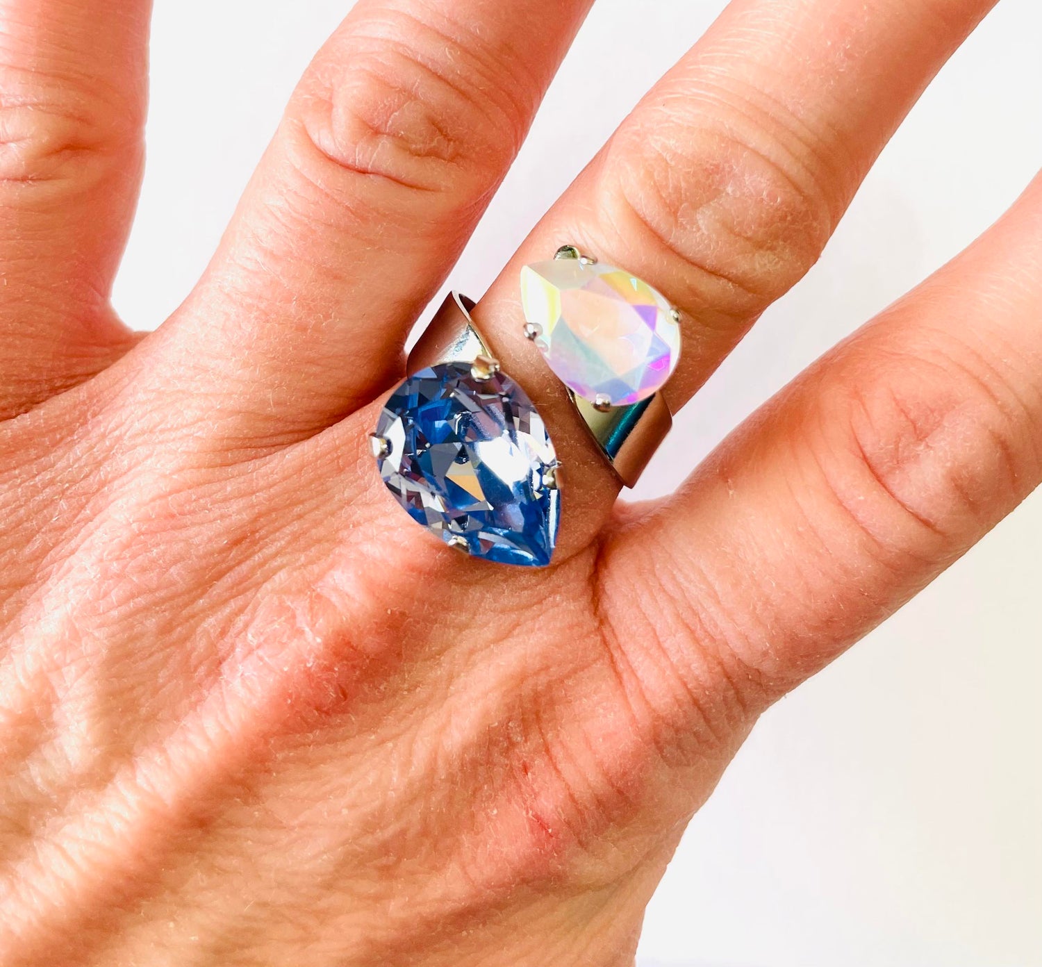 Pear Wrap Ring in Ultra White Lacquer AB + Lavender