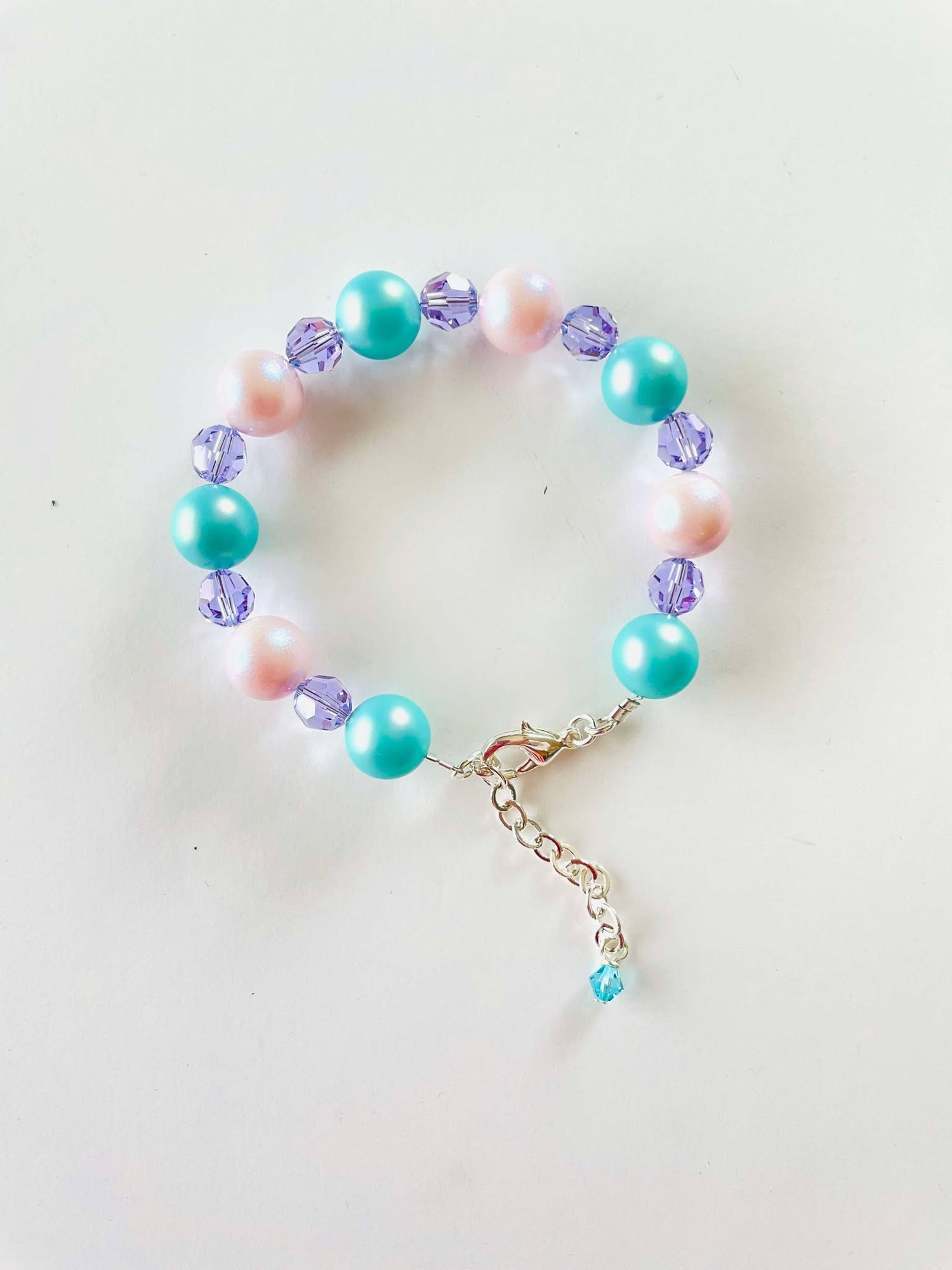Beaded Pearl Bracelet in Iridescent Pearls + Violet