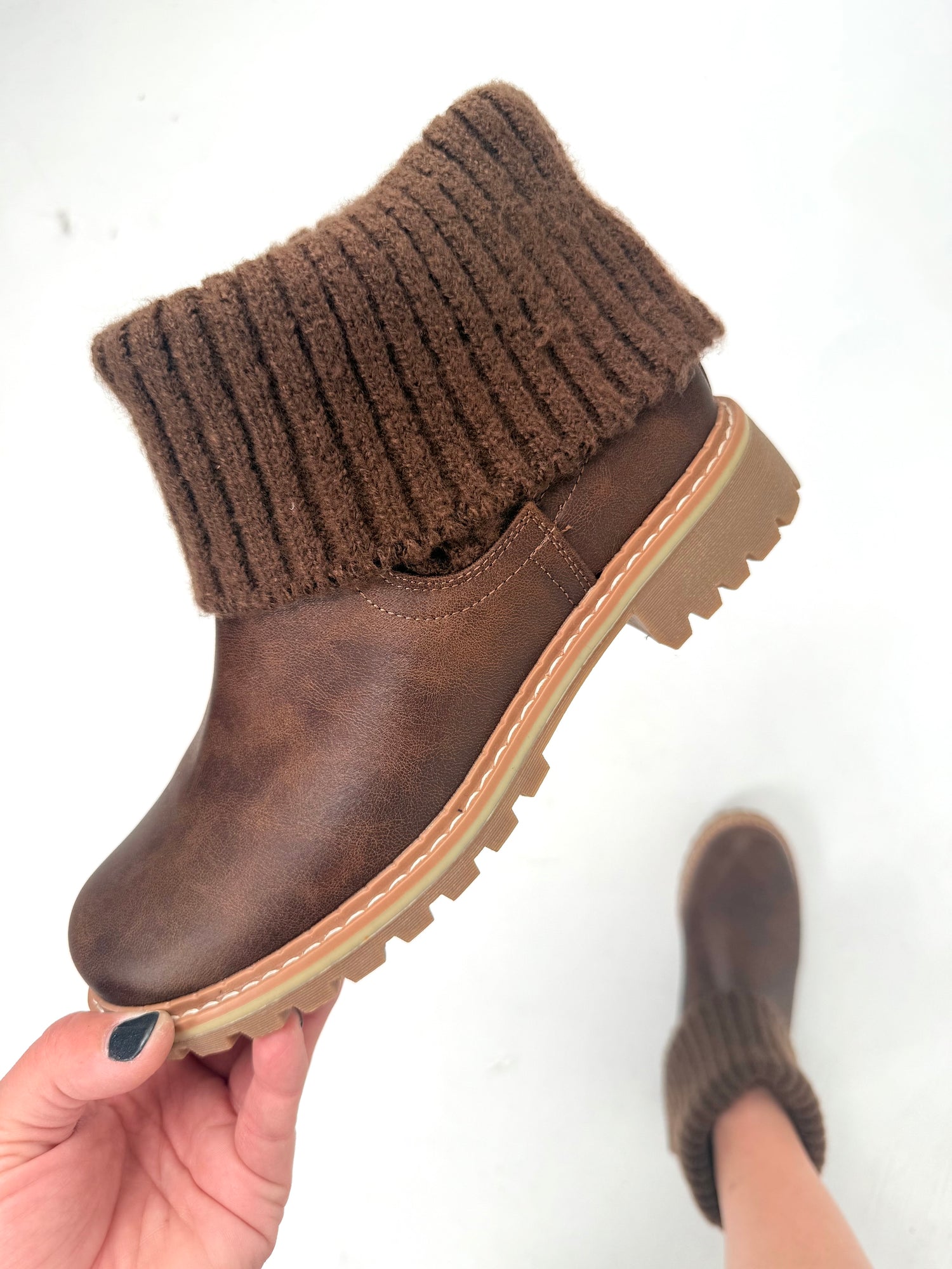 Corkys - QUIVER - Brown Oil Tanned