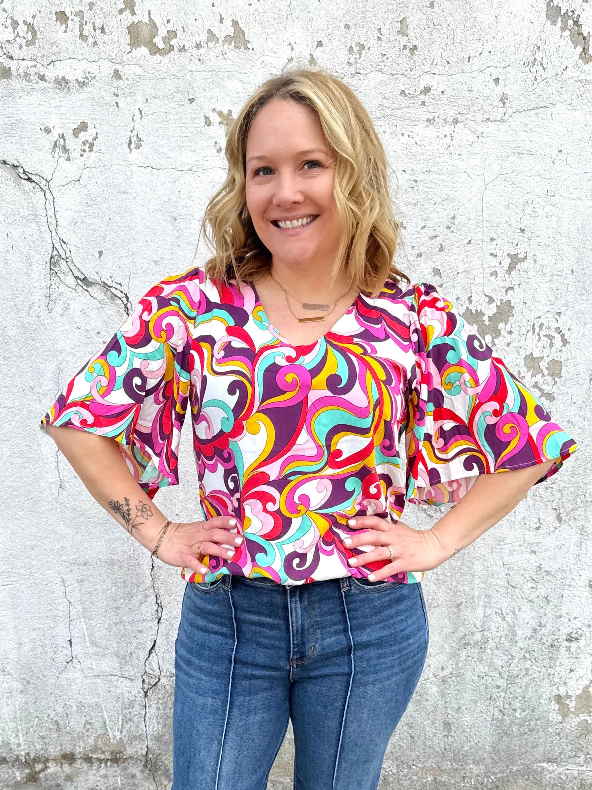 Give It A Swirl Top {S-2X} - KaraMarie