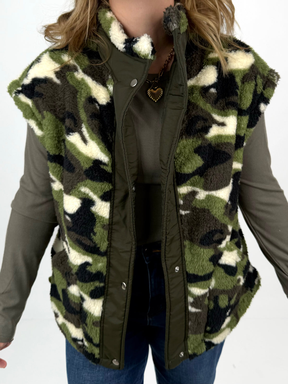 Blakeley Linden Sherpa Vest Jacket - Camo {XS-3X}