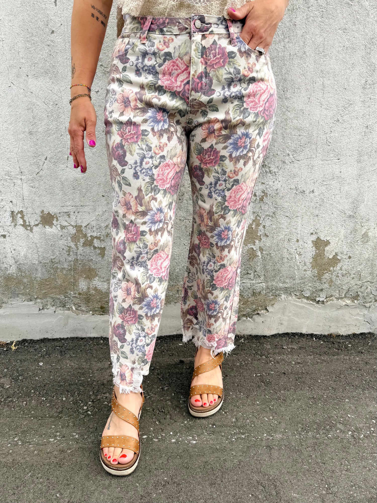 Vintage Floral Denim Cropped Pants {1/2-19/20}
