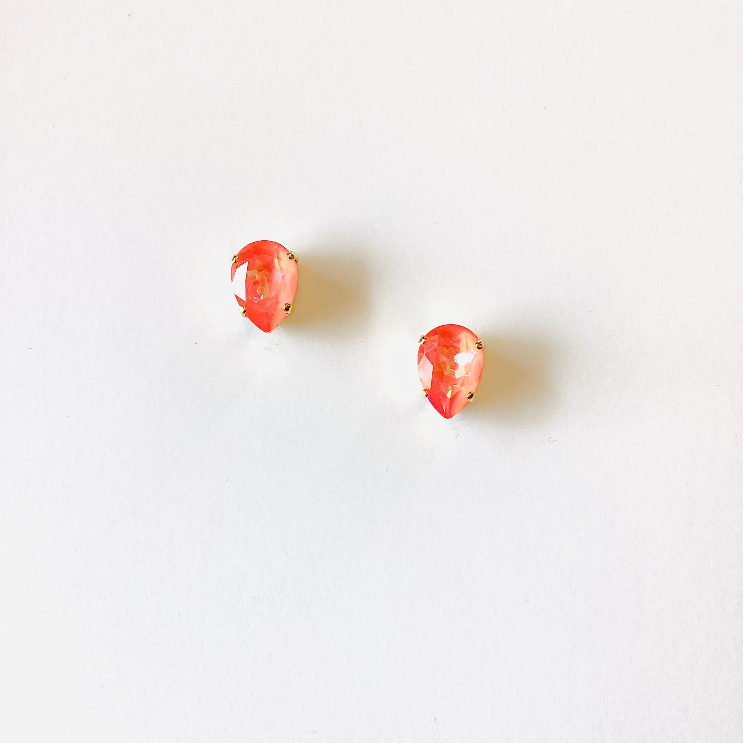14mm Pear Post in Ultra Coral {Gold Metal}