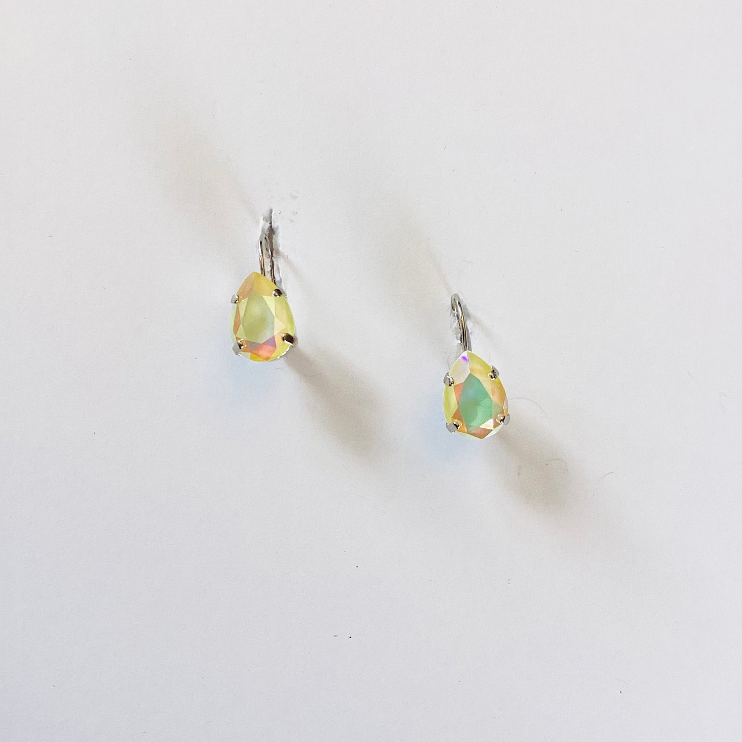 14mm Pear Drop in Powder Yellow AB