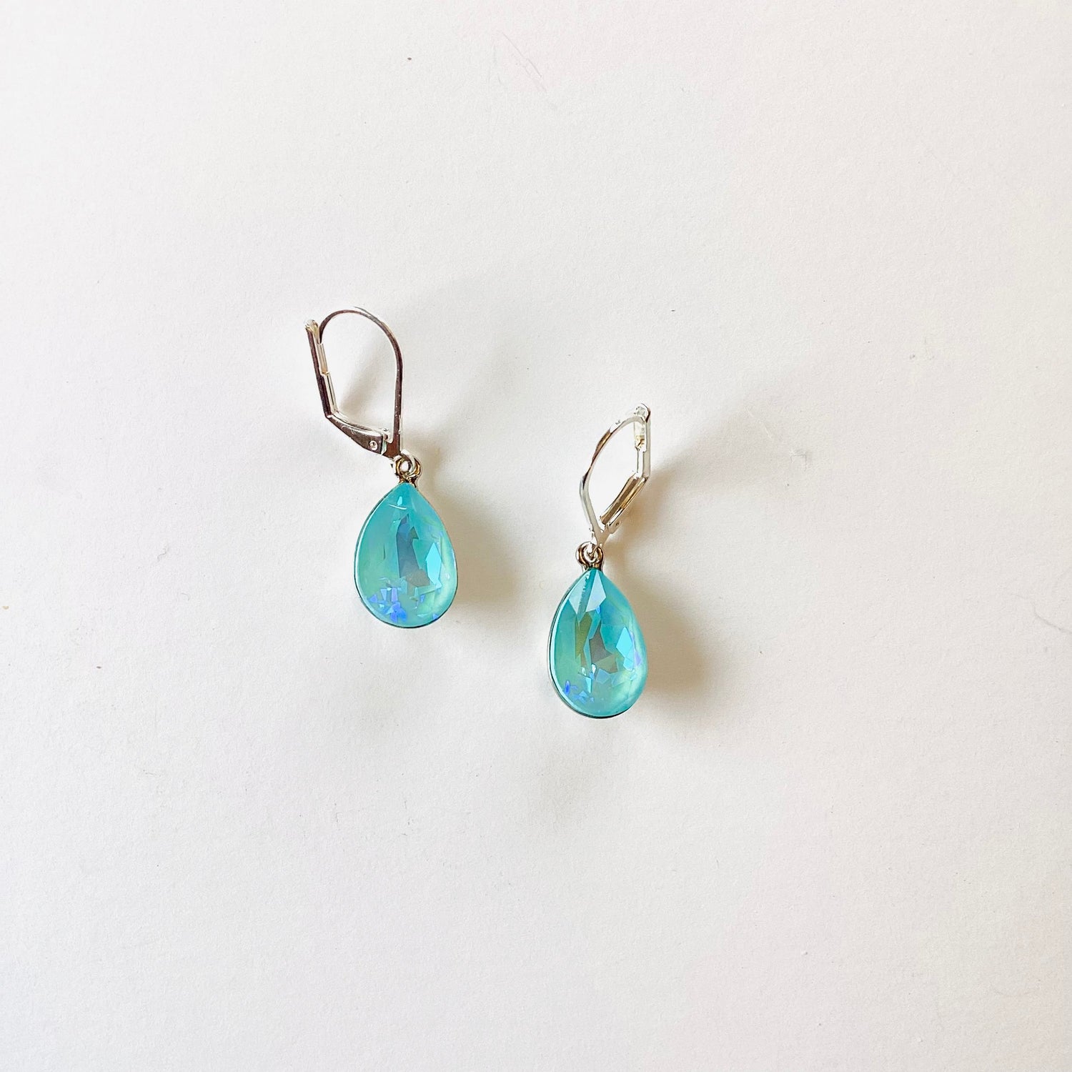 14mm Pear Drop in Ultra Light Turquoise