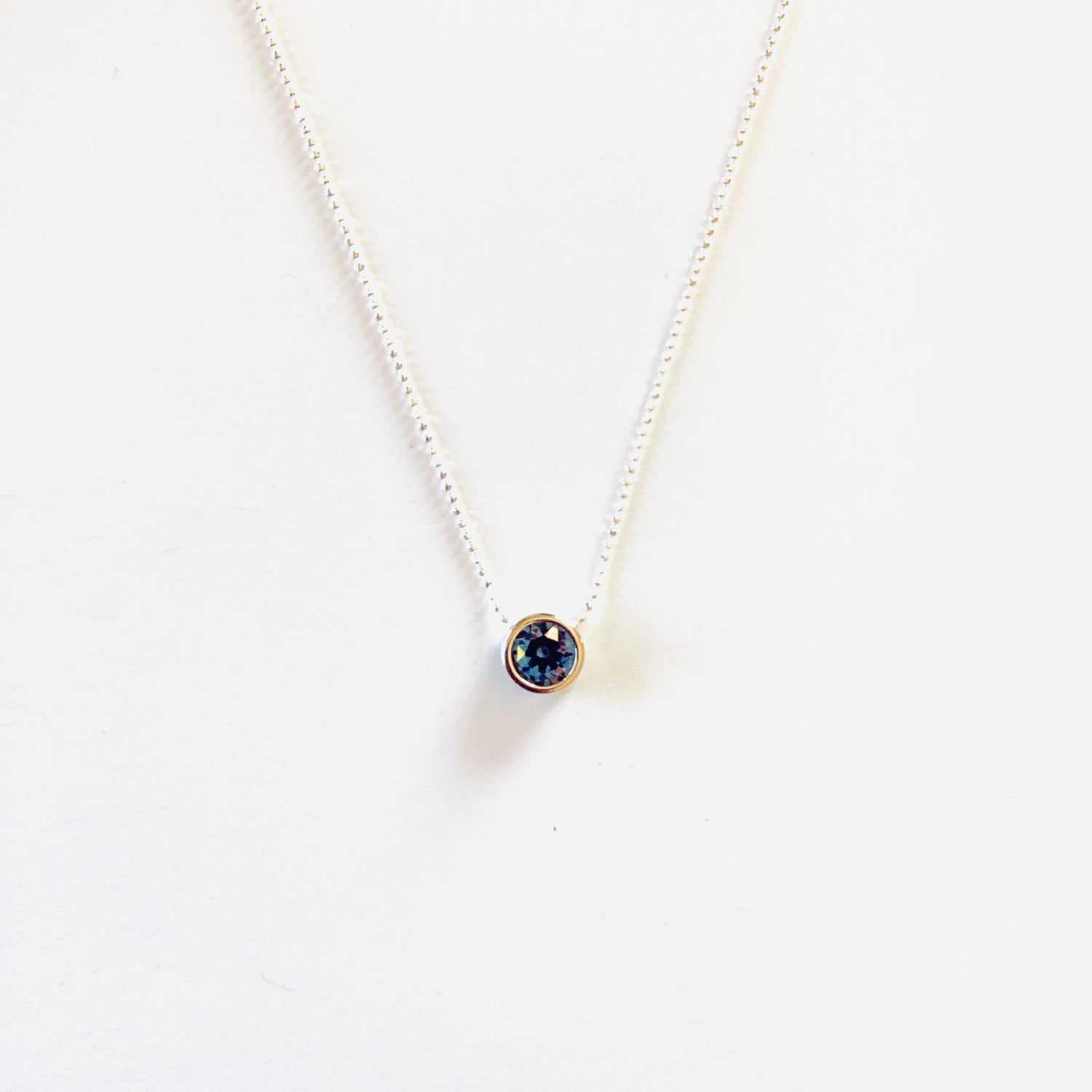 Simple Pendant Necklace in Sapphire Champagne