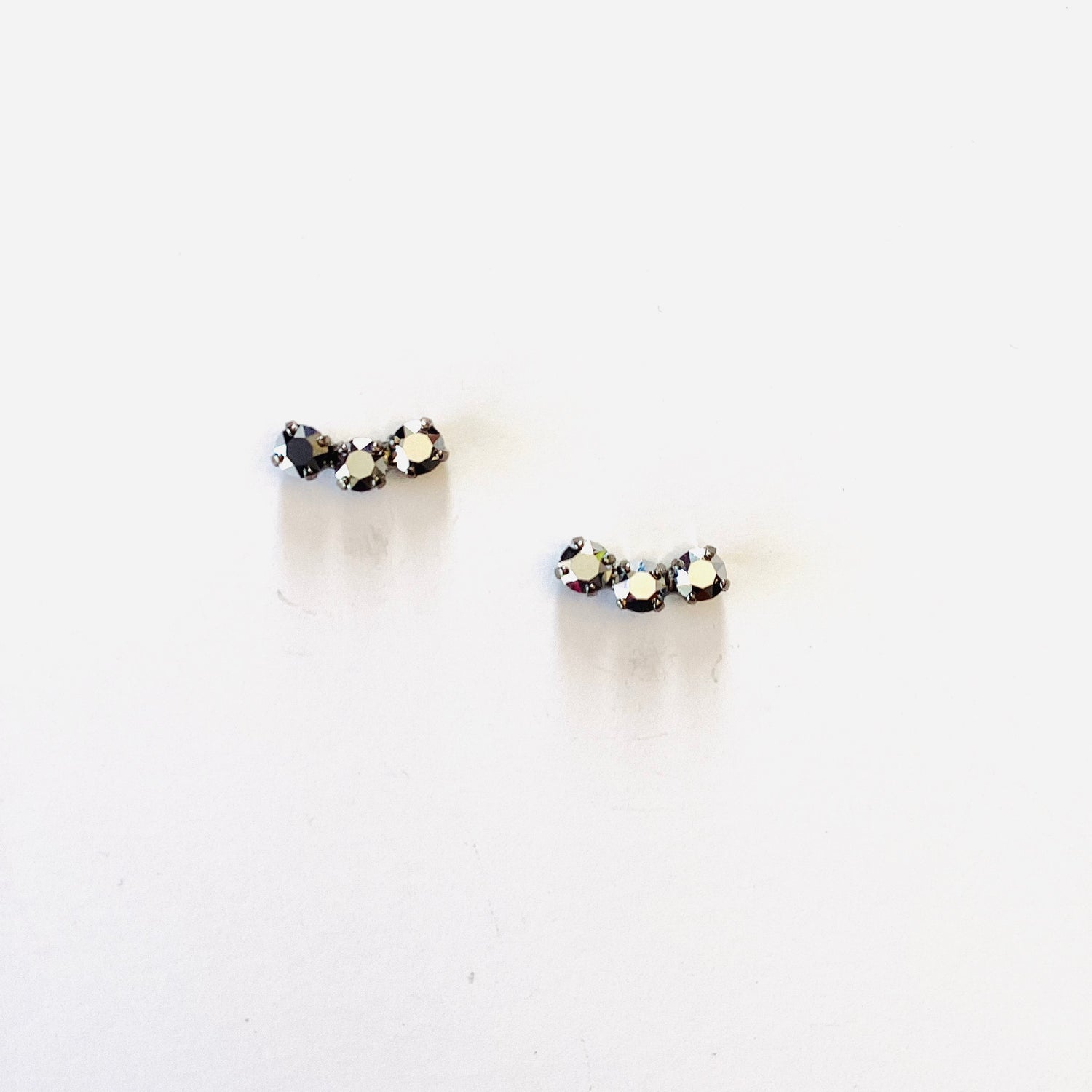 Simple Ear Crawler in Light Chrome