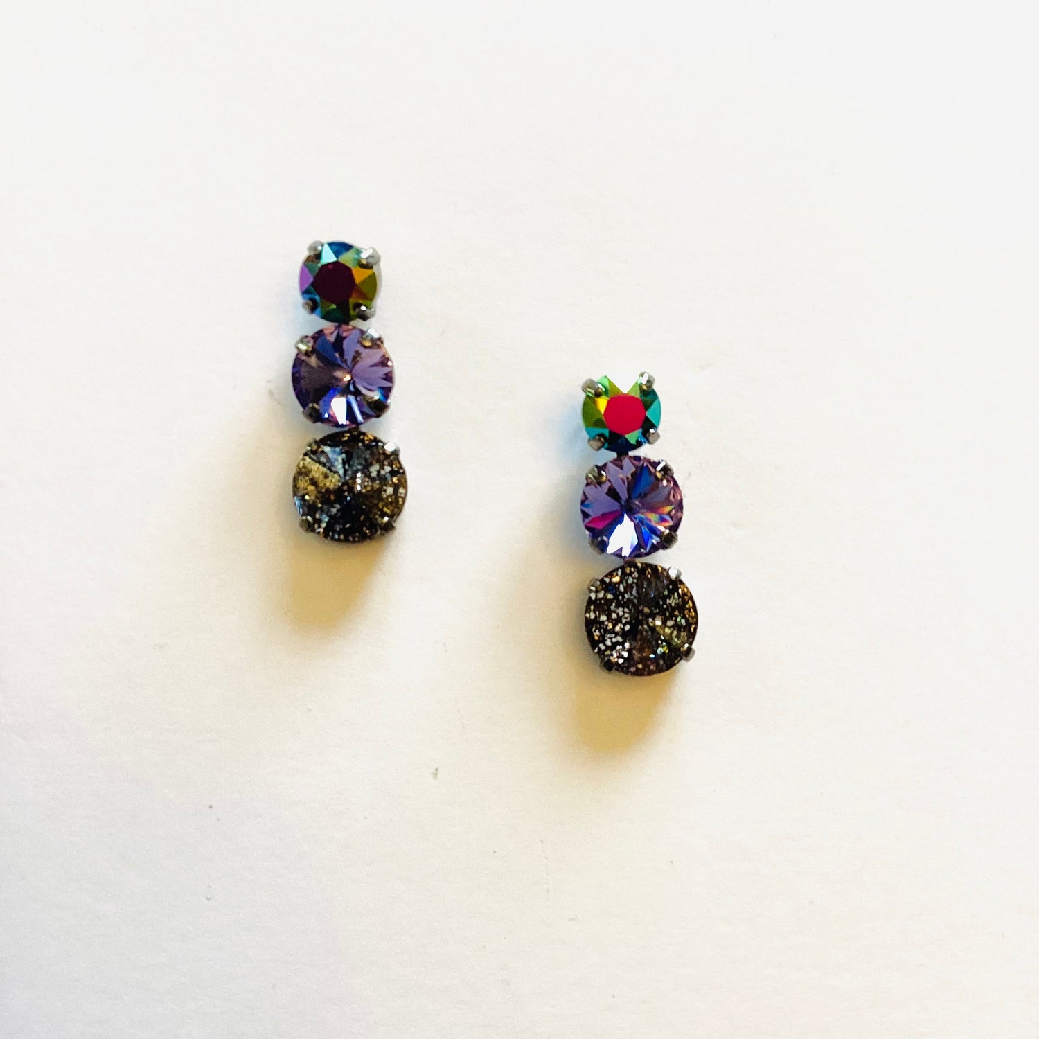Graduated Polka Dot Earring in Metallic Med Vitrail