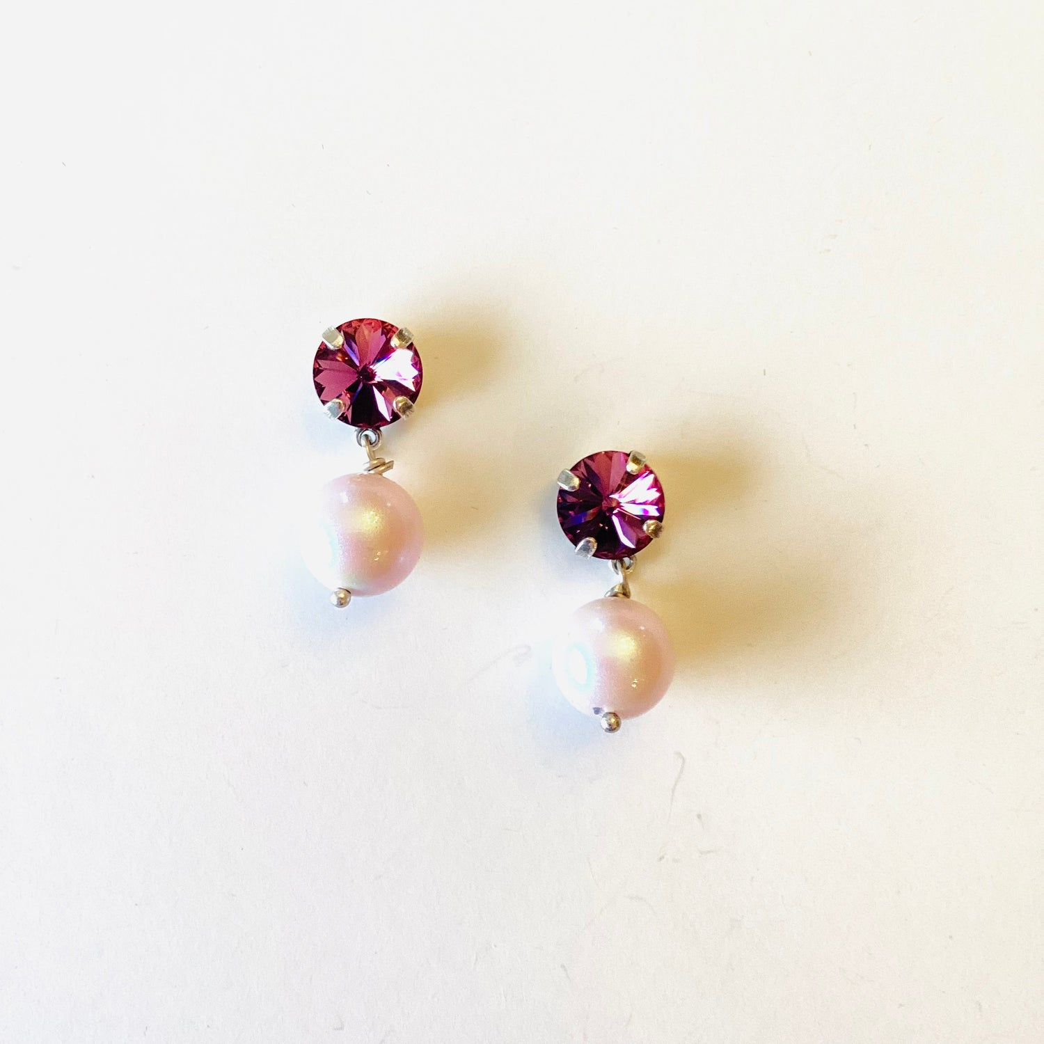 Pearl Drop Earring in Antique Pink/Iridescent White Pearl