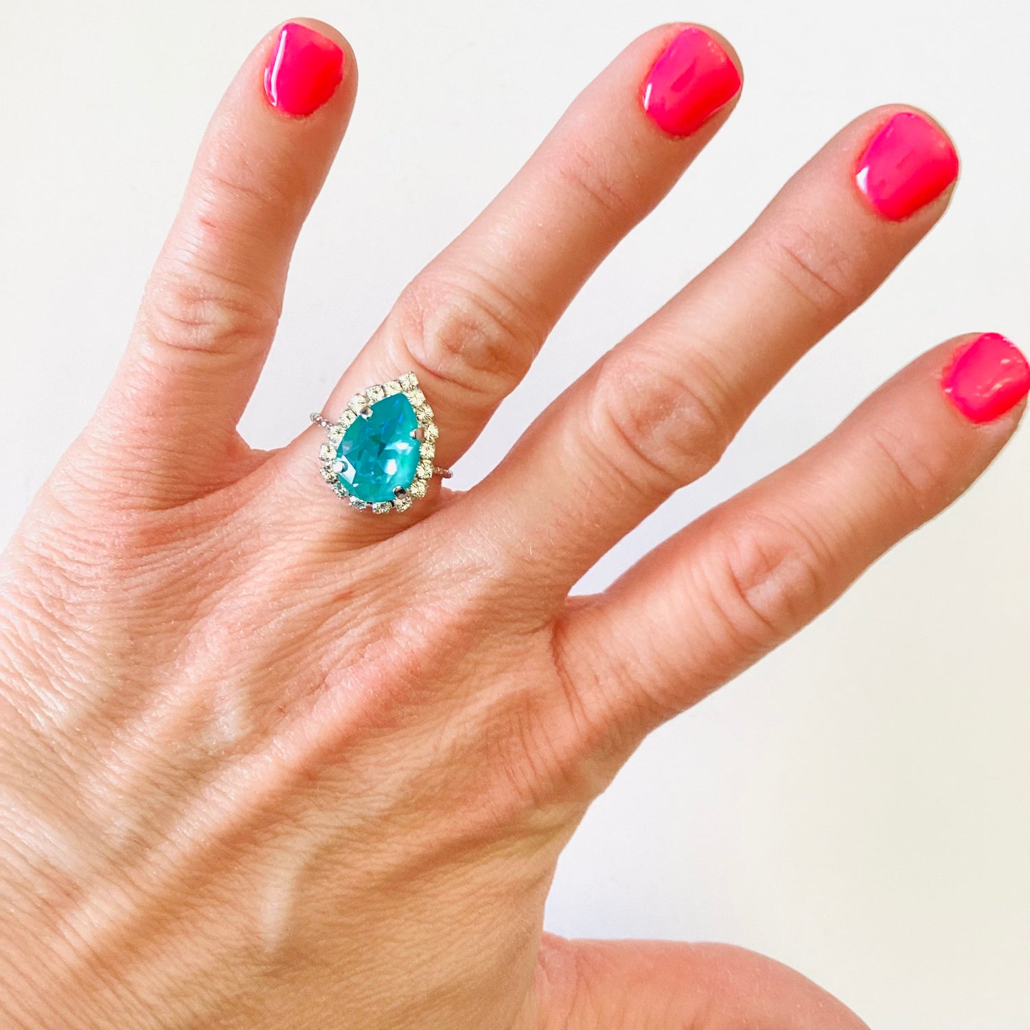 14mm Daisy Pear Ring in Laguna