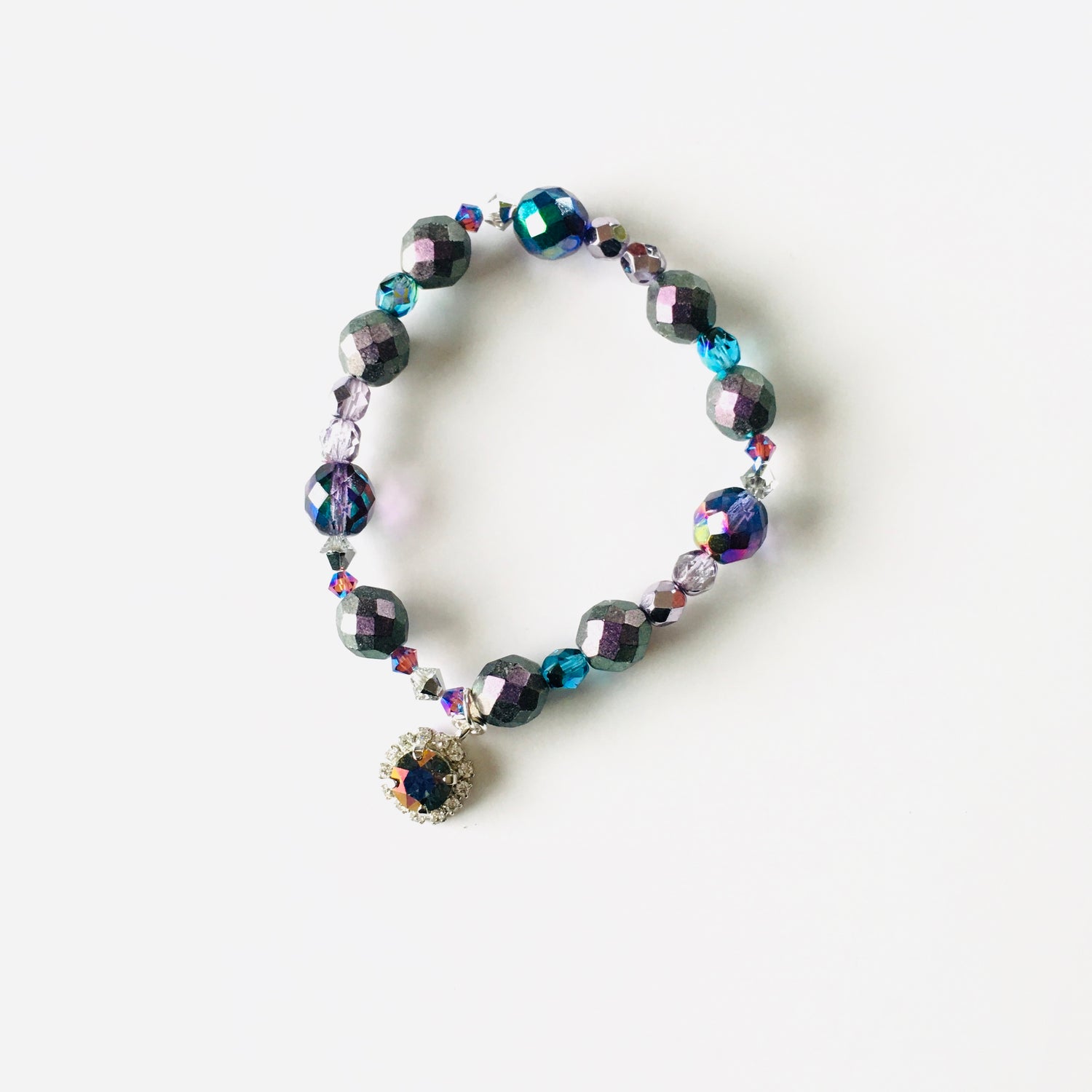 Single Strand Stretch Bracelet featuring Sapphire Brandy