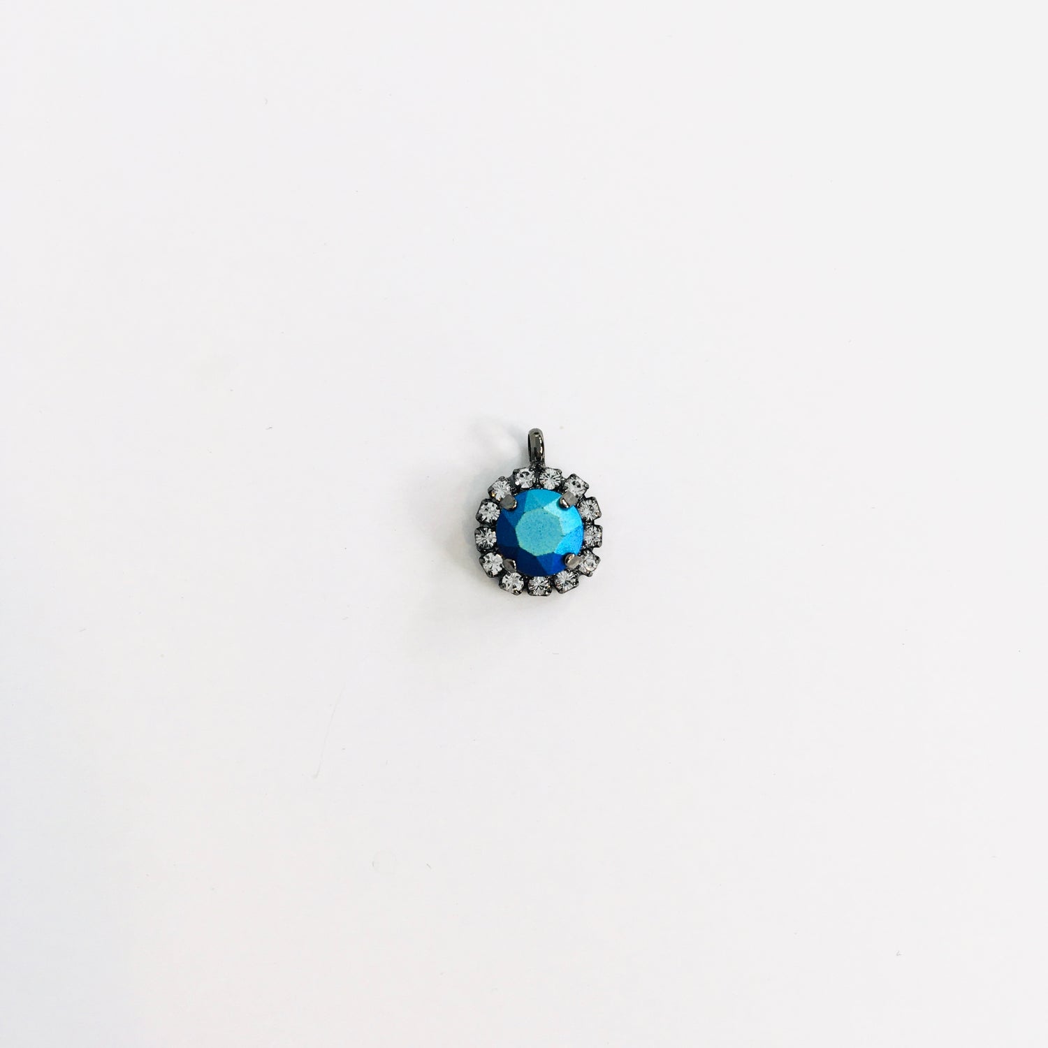 Simple Daisy Necklace featuring Jet Pastel
